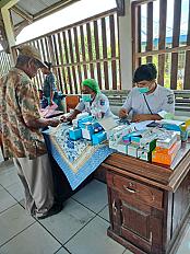 Pelaksanaan Kegiatan Integrasi Layanan Primer (ILP) dan Cek Kesehatan Gratis (CKG) di Balai Kampung Kiren oleh Puskesmas Bonggo