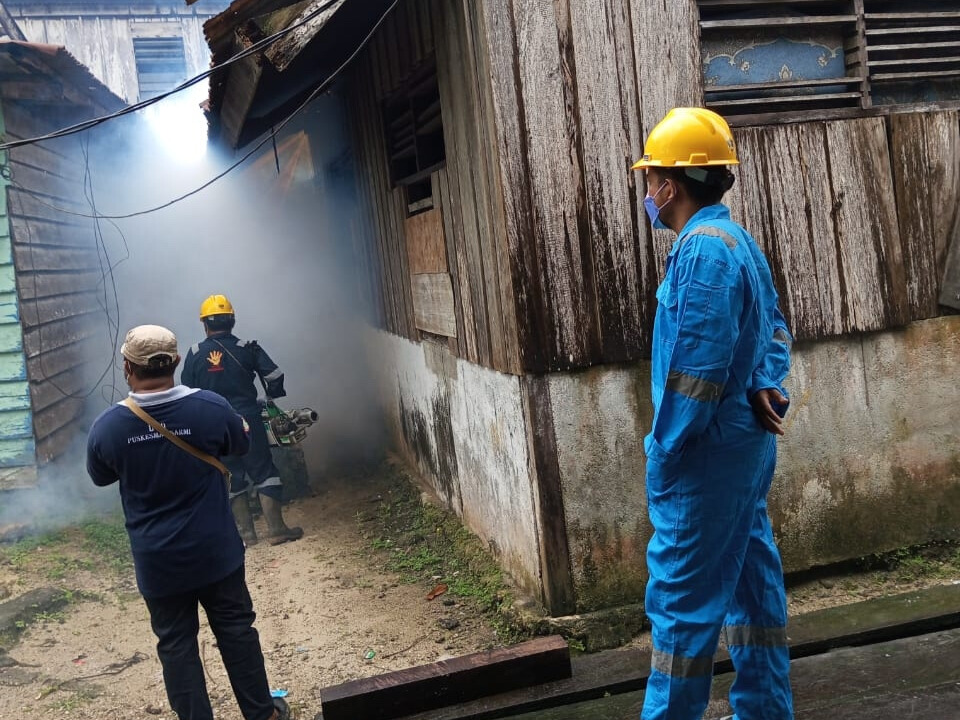 Dinas Kesehatan dan Puskesmas Sarmi Laksanakan Pengendalian Vektor Demam Berdarah di Kelurahan Sarmi Kota