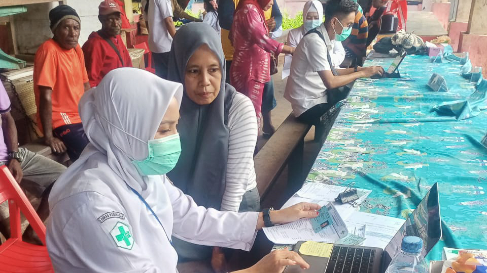 Puskesmas Sarmi Gelar Cek Kesehatan Gratis di Pasar Sentral Mararena