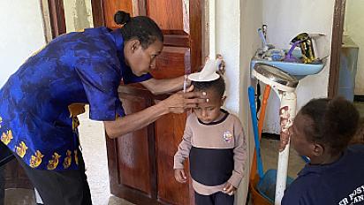 Pelayanan Pengobatan dan Imunisasi Rutin di Kampung Amsira